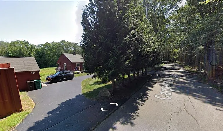 118 Carpenter Rd — Photo 1