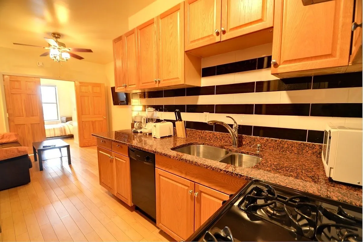 Building Photo - 1071 1st Ave #4NS