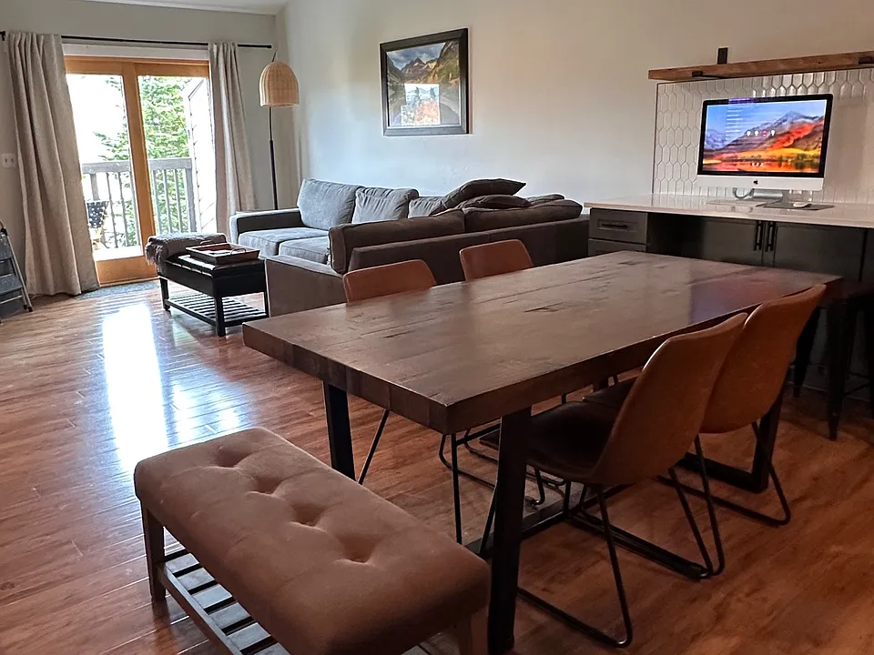 186 Burgundy Cir