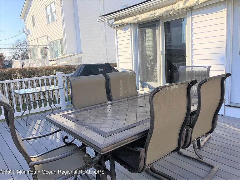 329 Washington Ave — Photo 18