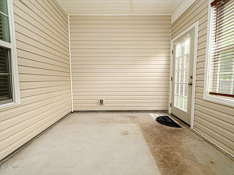 1202 Skipjack Ct — Photo 24