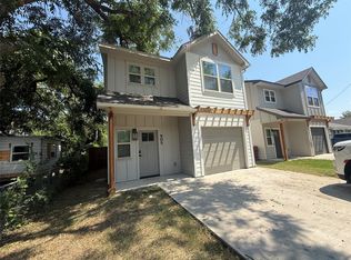 905 E 10th St, Bonham, TX 75418