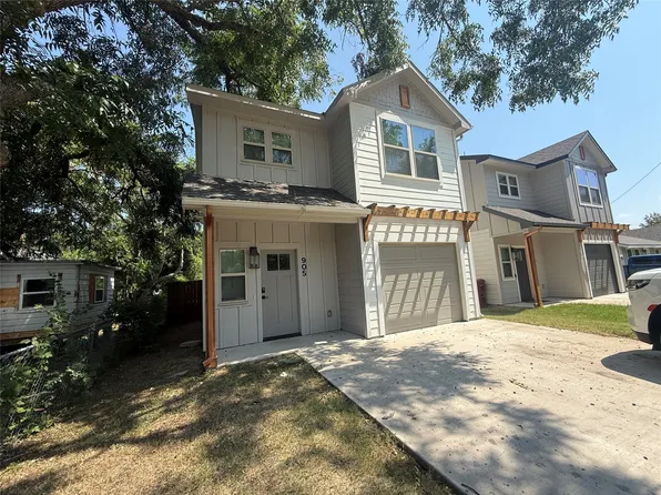 905 E 10th St, Bonham, TX 75418