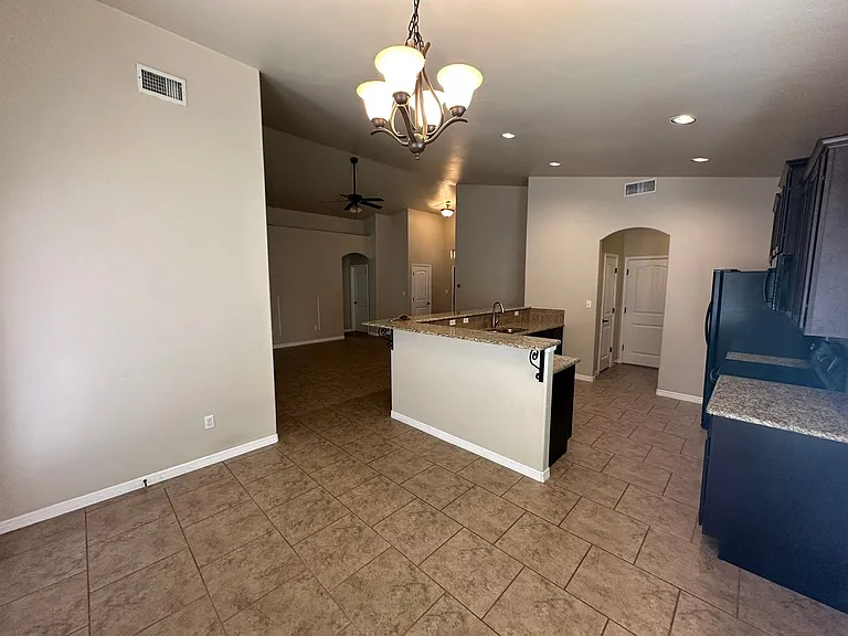 1815 Amber Dr — Photo 5