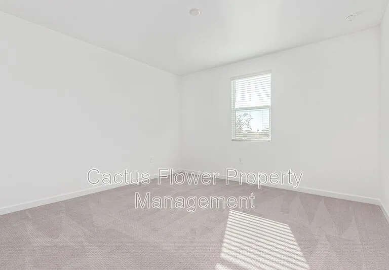 2124 W Sombra Ave — Photo 23