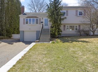 160 Ravenswood Rd, Waltham, MA 02453