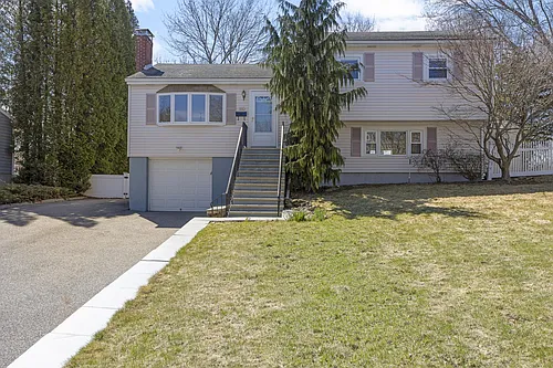 160 Ravenswood Rd Photo 1