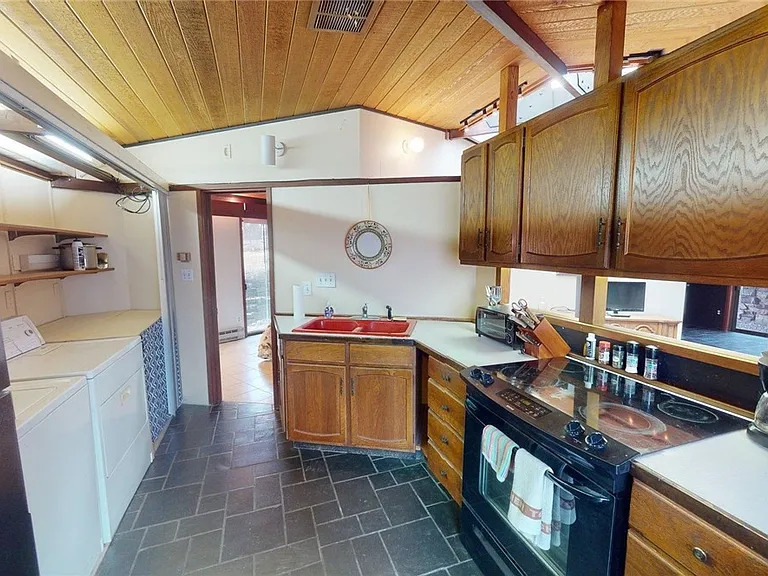200 Steele Rd — Photo 17