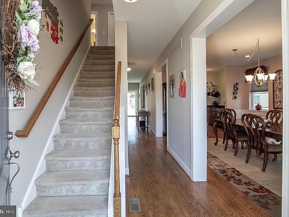 5th image of 917 E Prospect Ave