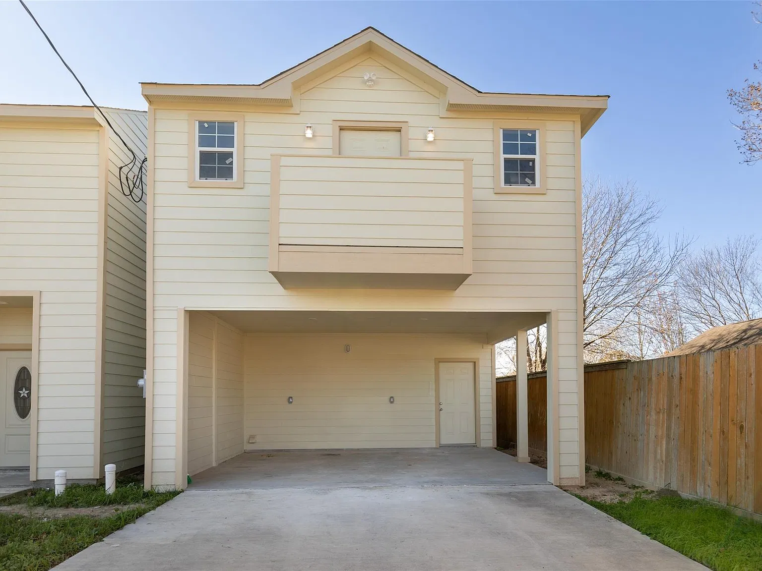 3 bed, 2.5 bath, 1640 sqft, $1,950 — Photo 2
