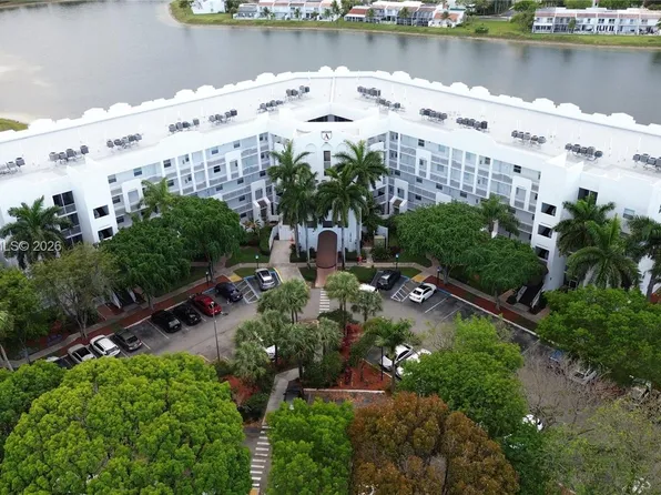 10730 NW 66th St APT 313, Doral, FL 33178