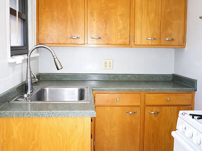 902 S Trenton Ave — Photo 4
