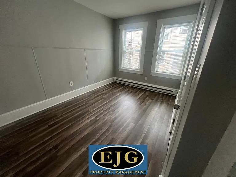 209 Pine St #2 — Photo 24