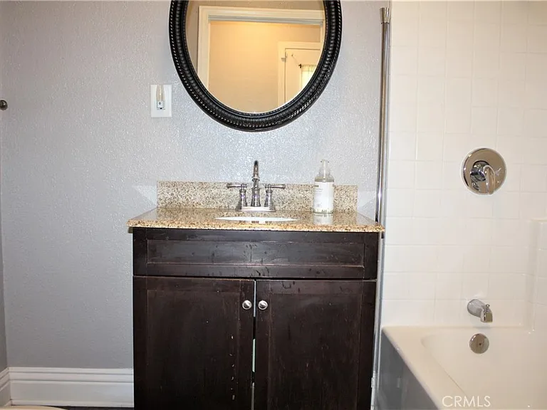 507 W State St — Photo 21