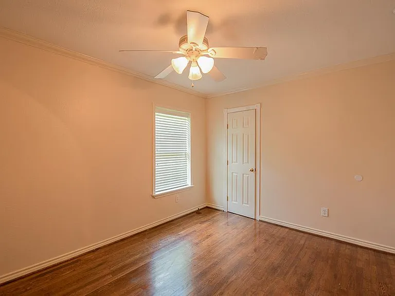 1535 W 25th St — Photo 17
