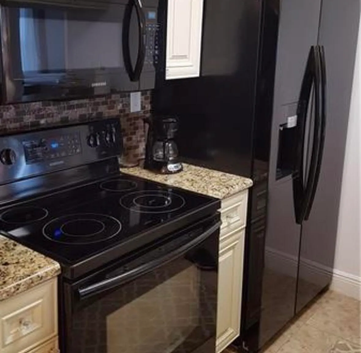 2 bed, 2.0 bath, 800 sqft, $2,050 — Photo 2