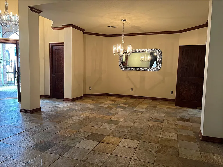 6983 Oakwood Park — Photo 8