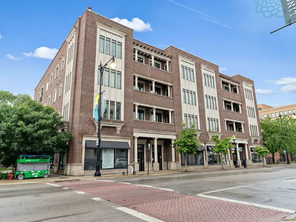2401 N Janssen Ave APT 305, Chicago, IL 60614