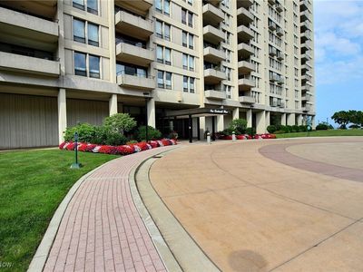 1 Bratenahl Pl #1309 & 1311, Cleveland, OH, 44108