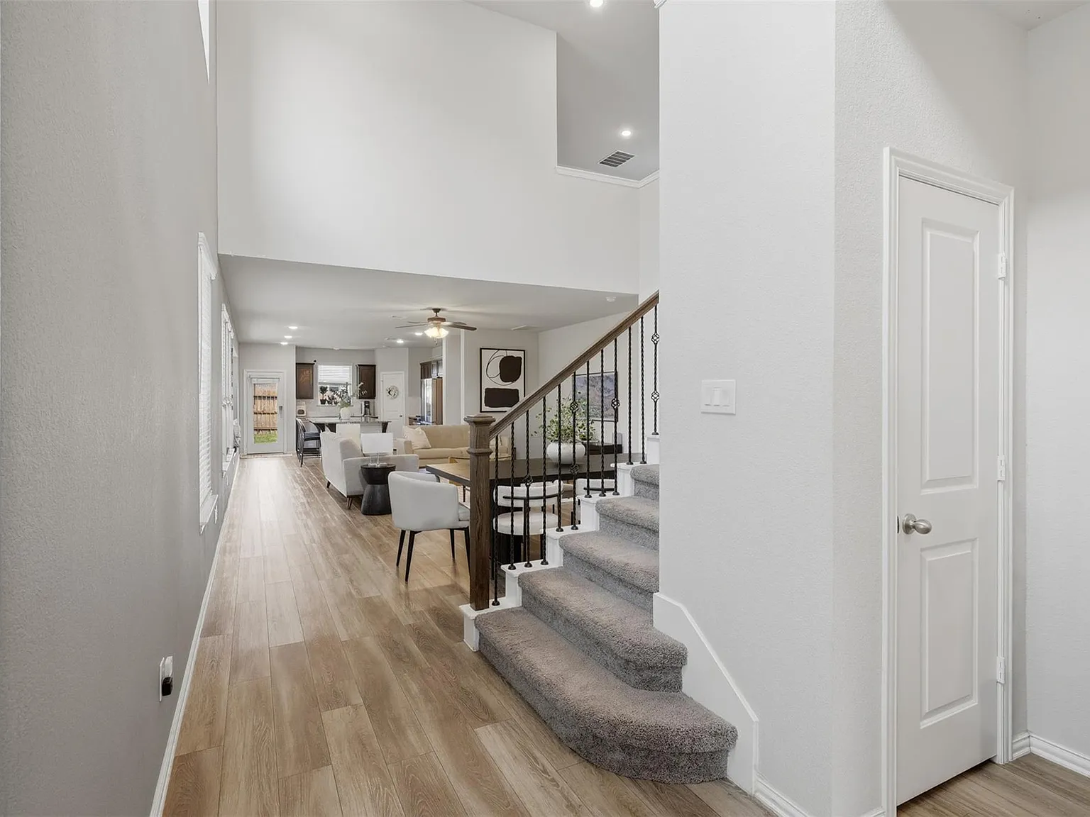 5 bed, 2.5 bath, 2627 sqft, $3,200 — Photo 3