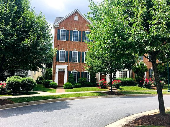 3rd image of 7 Webster Hill Ct