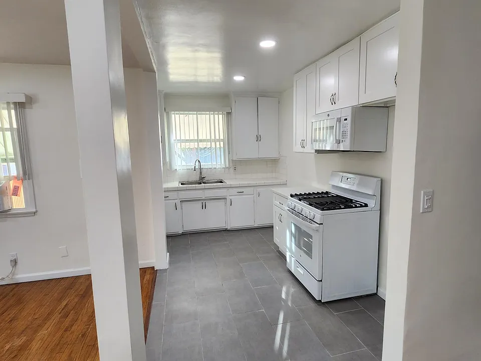 733 S Verdugo Rd #C