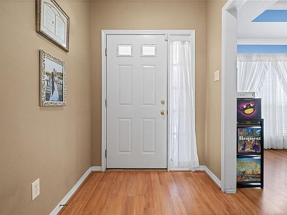 4th image of 9613 Oak Forrest Pl
