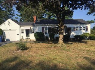 2 Kiwanee Rd, Warwick, RI 02888