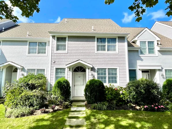 20 Hubbard Ln Unit 97, Southampton, NY 11968