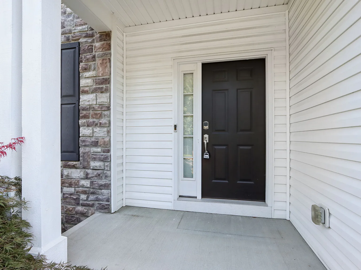 4 bed, 2.5 bath, 2484 sqft, $2,700 — Photo 4
