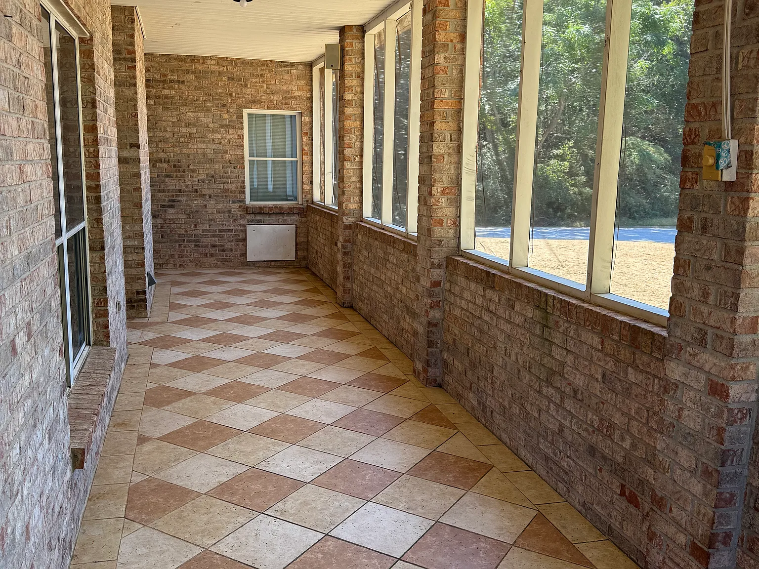 3 bed, 1713 sqft, $1,950 — Photo 3
