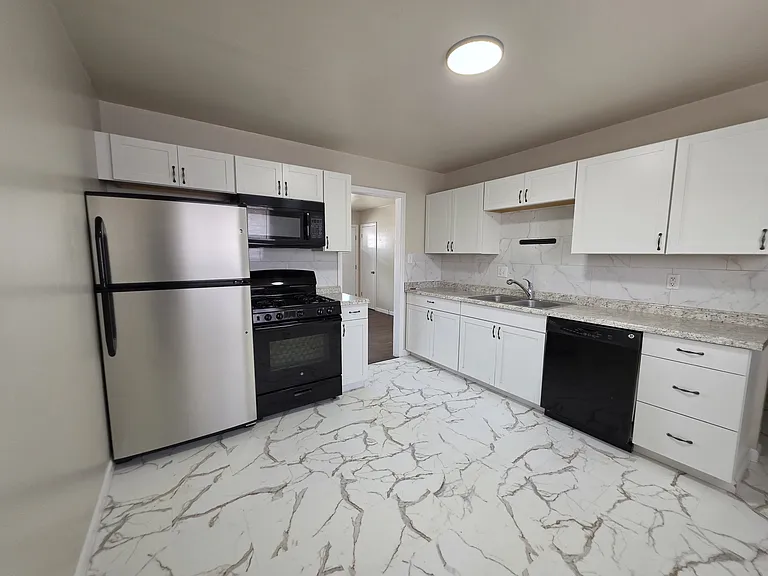 3131 Skyview Ave — Photo 3