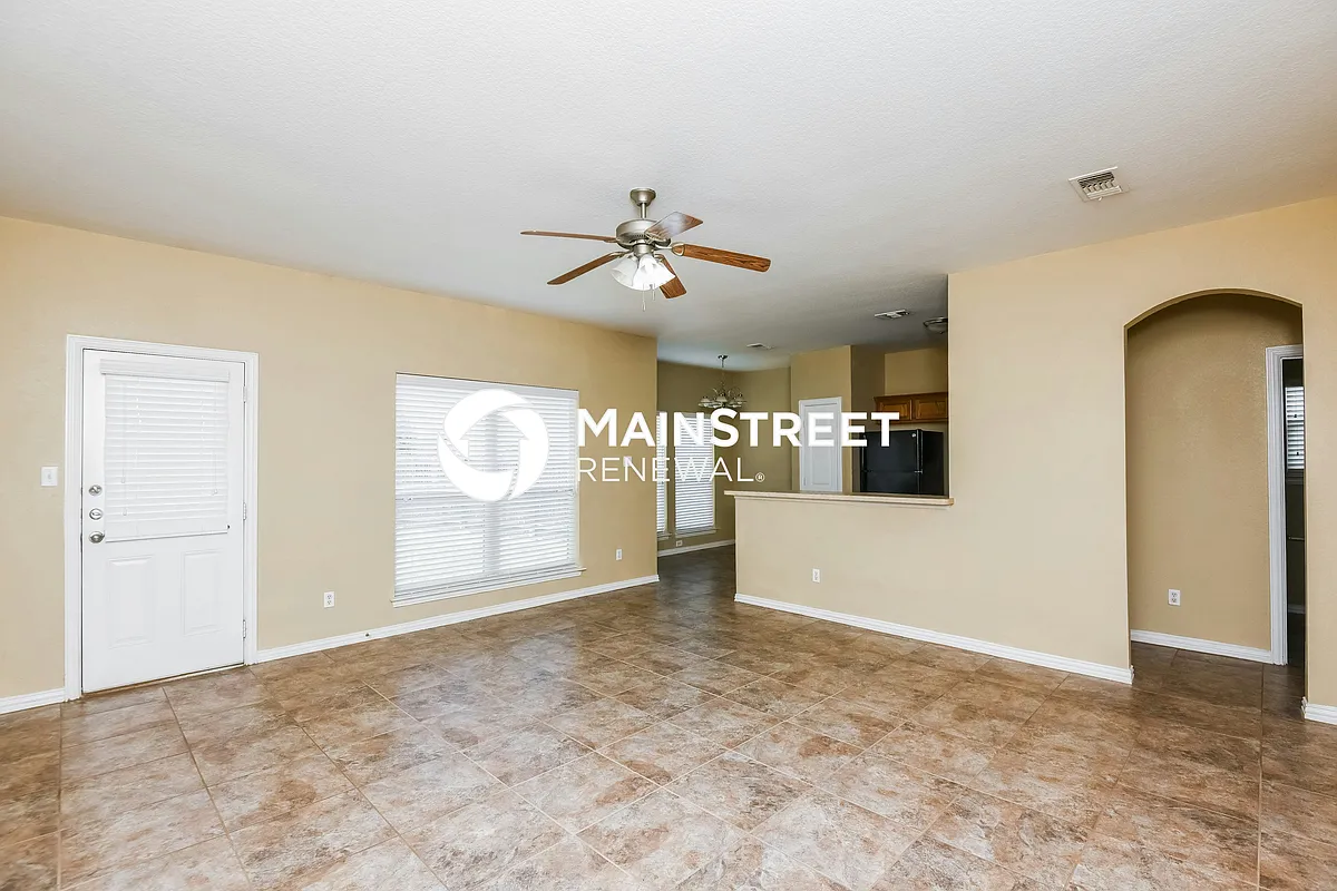 Living Room - 200 Kennedy Ct