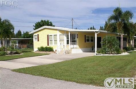 Meticulously kept 2 bedroom, 2 bath home built in 1990.