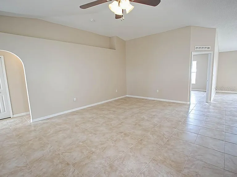 2139 Sandridge Cir — Photo 5