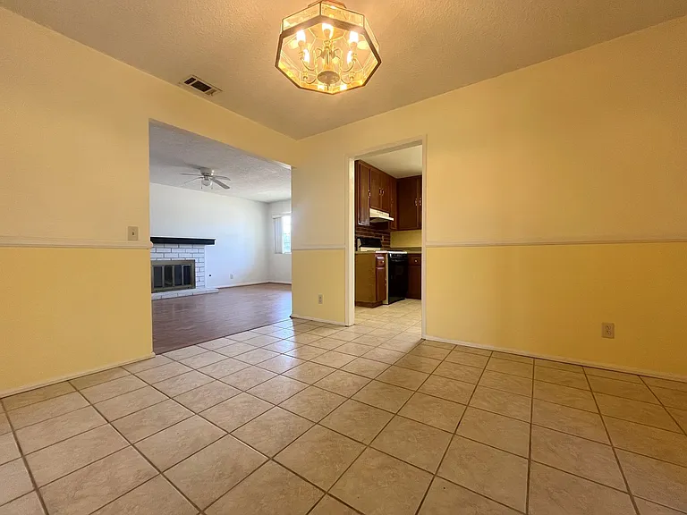 1602 James Ct — Photo 6