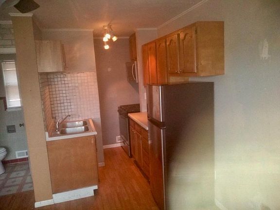 3rd image of 2565 Central Ave #12