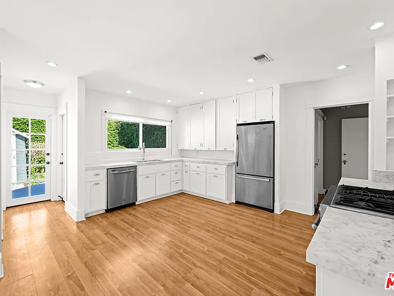 1441 N Ogden Dr — Photo 21