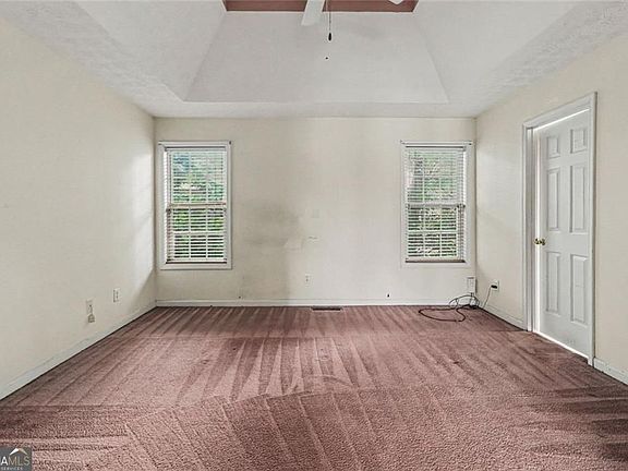 3rd image of 715 Sylvia Ct