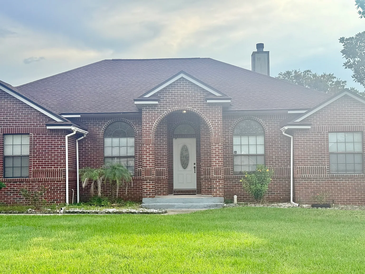 3 bed, 1814 sqft, $2,200 — Photo 1