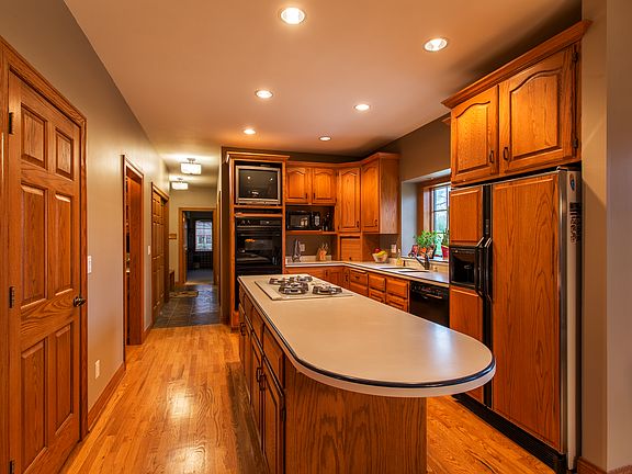 3rd image of 1617 Country Club Ln