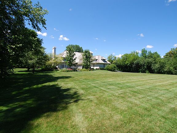 5th image of 670 Kathryn Ct