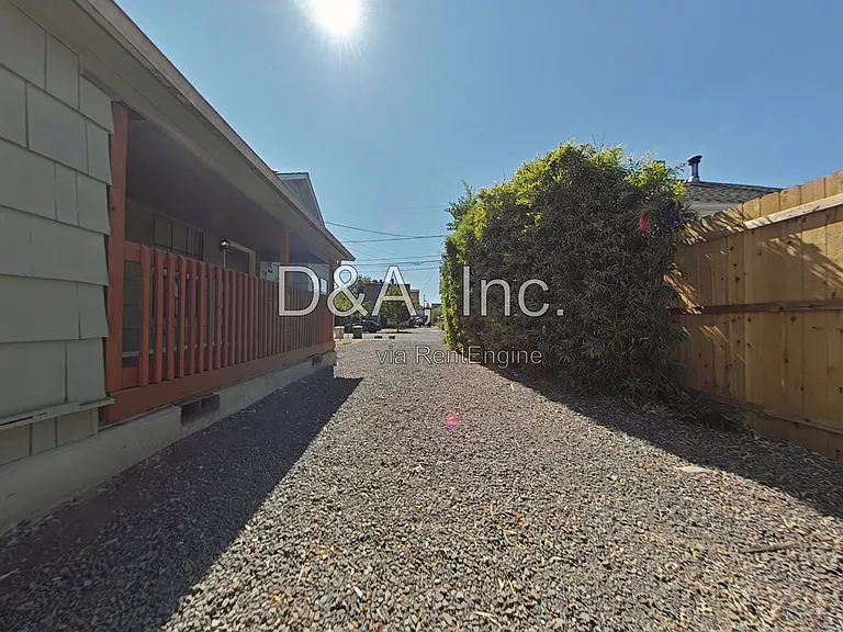 715 SW 11th St — Photo 14
