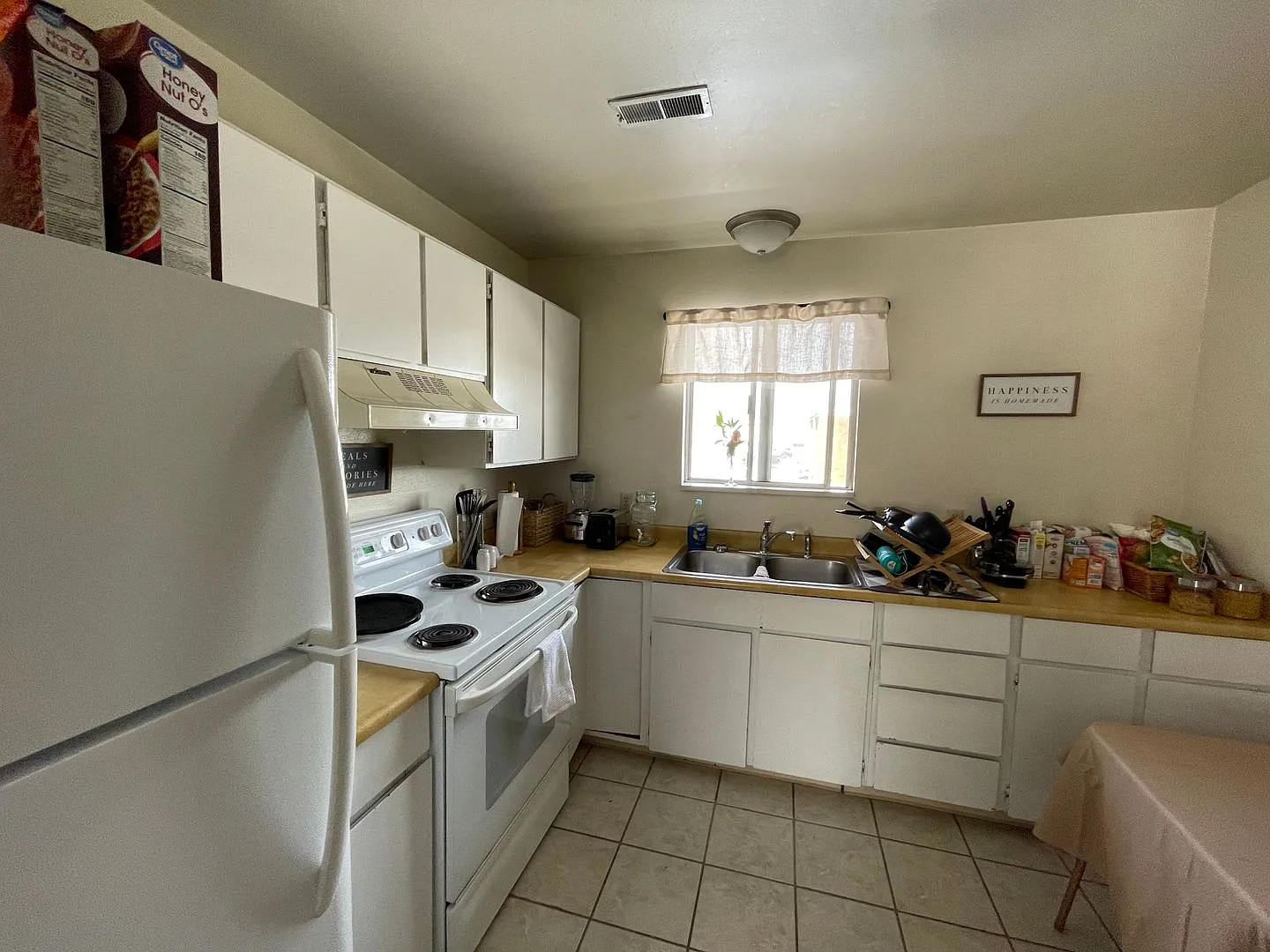 Price Drop! - 2 Bedroom 1 Bath In Provo! Enjoy $200 Off Your First Month's Rent!! — Photo 4