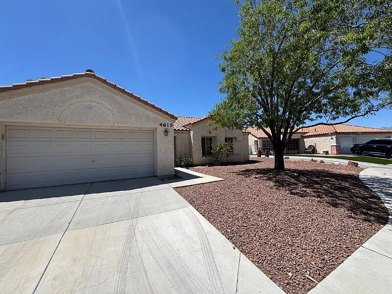 3 bed, 2.0 bath, 1286 sqft, $1,850 — Photo 2