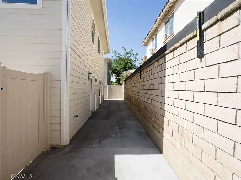 642 W Grand Ave — Photo 25