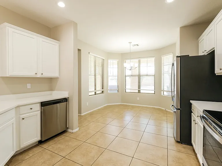 105 N 108th Dr — Photo 10