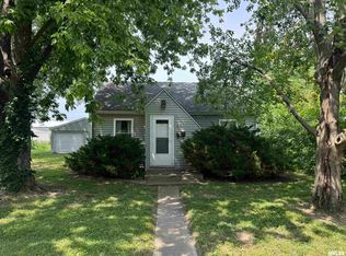 211 E Locust St, Chatham, IL 62629