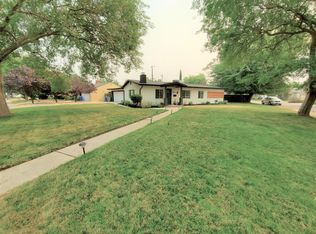 5526 Carlson Dr, Sacramento, CA 95819
