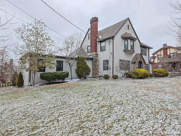 2nd image of 5835 Montgomery Rd